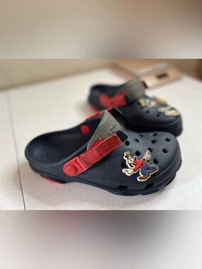 Crocs Kids' Classic All-Terrain Clogs Adjustable heel straps Size 6 Disney Charm